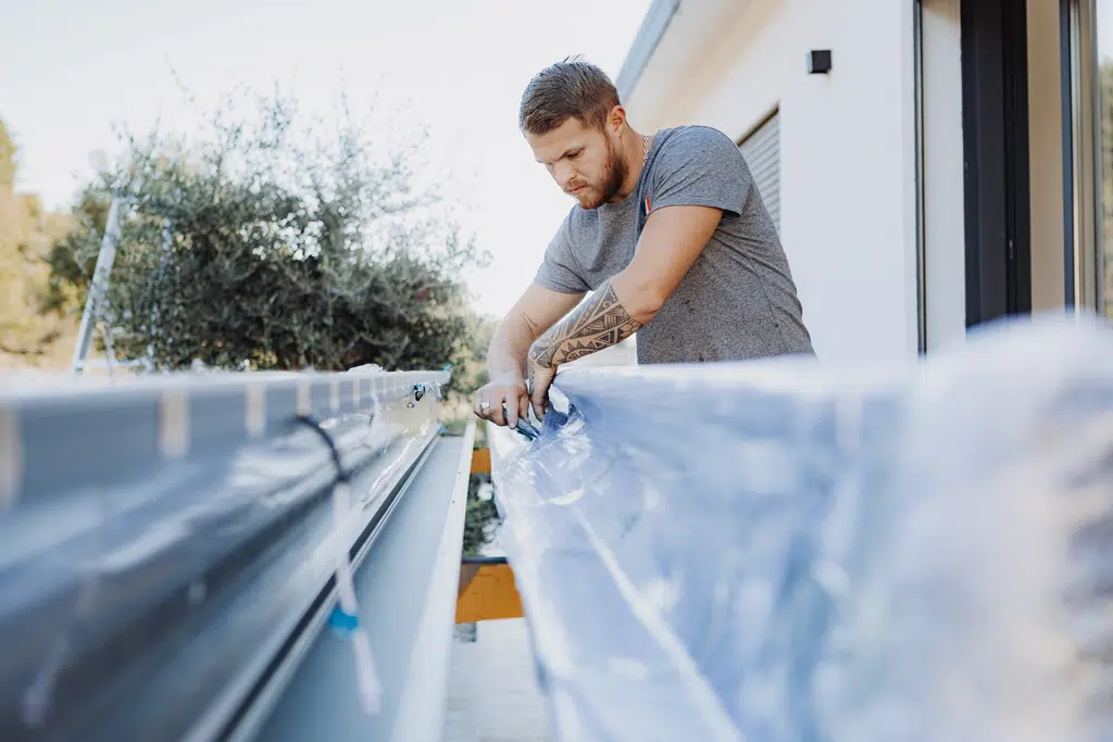Aménagement d'une cuisine d'été et coin repas sous pergola aluminium